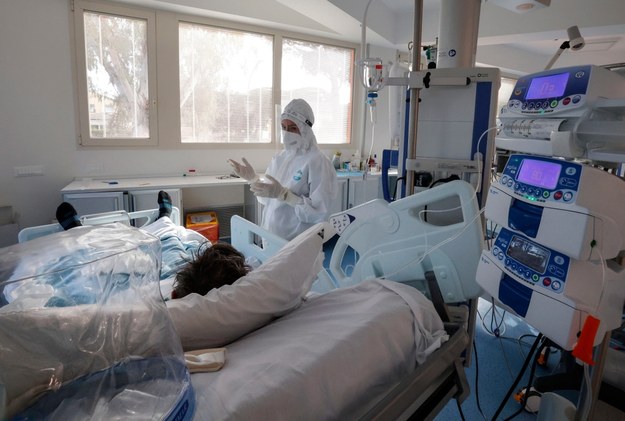 336 osób zakażonych koronawirusem zmarło. Ponad 6 tys. nowych zachorowań [NOWE DANE]