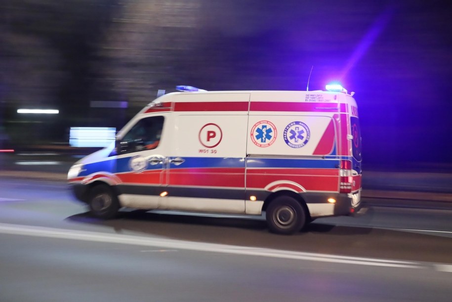 Tragiczny wypadek na krajowej "ósemce". Bus zderzył się z osobówką