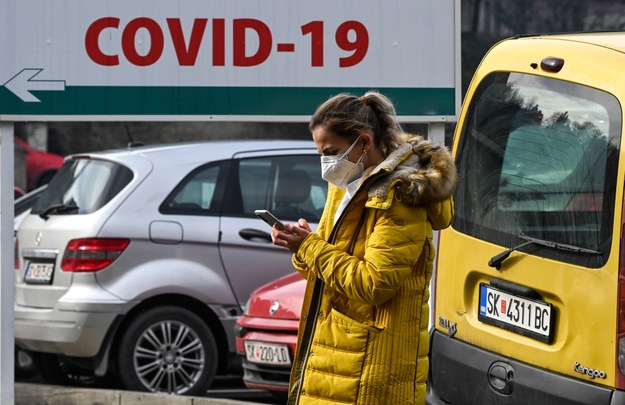 Naukowcy potwierdzają: Dwie maseczki są lepsze niż jedna