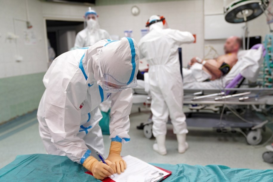 216 zgonów i prawie 8 tys. nowych zakażeń. Nowe dane o koronawirusie