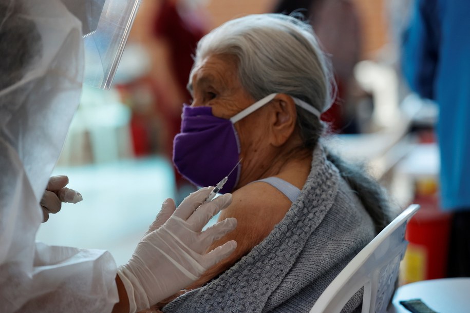 Szczepionki przeciw Covid-19 mniej skuteczne u seniorów? Najnowsze wyniki badań