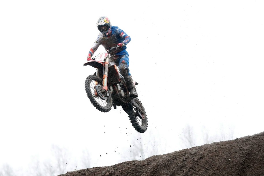 Wypadek na torze motocrossowym. Po motocyklistę przyleciał śmigłowiec LPR-u