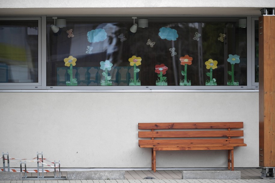 Zamknięte żłobki i przedszkola. Co z zasiłkiem opiekuńczym?