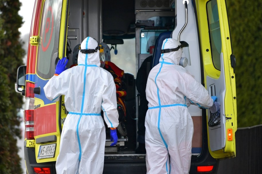 Lekarze walczą o życie młodej matki z Covid-19. Na pomoc ruszył zespół z Warszawy