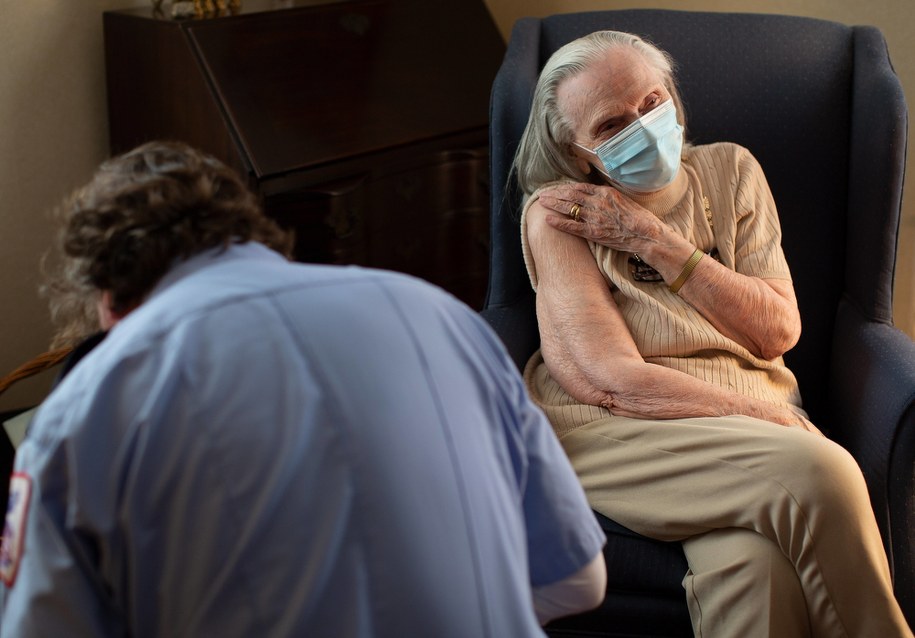 6 przypadków zakrzepów na blisko 7 mln zaszczepionych. W USA zalecenie wstrzymania podawania preparatu J&J