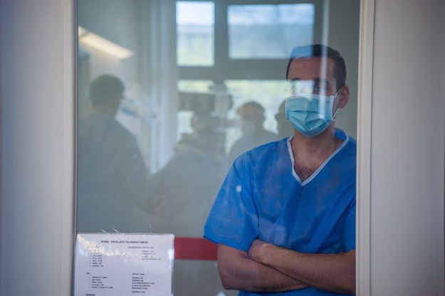 Czwarta fala epidemii koronawirusa we Francji. Atakuje brazylijski wariant