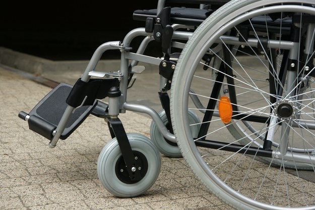 Martwy mężczyzna na wózku inwalidzkim. Makabryczne odkrycie w Szczecinie
