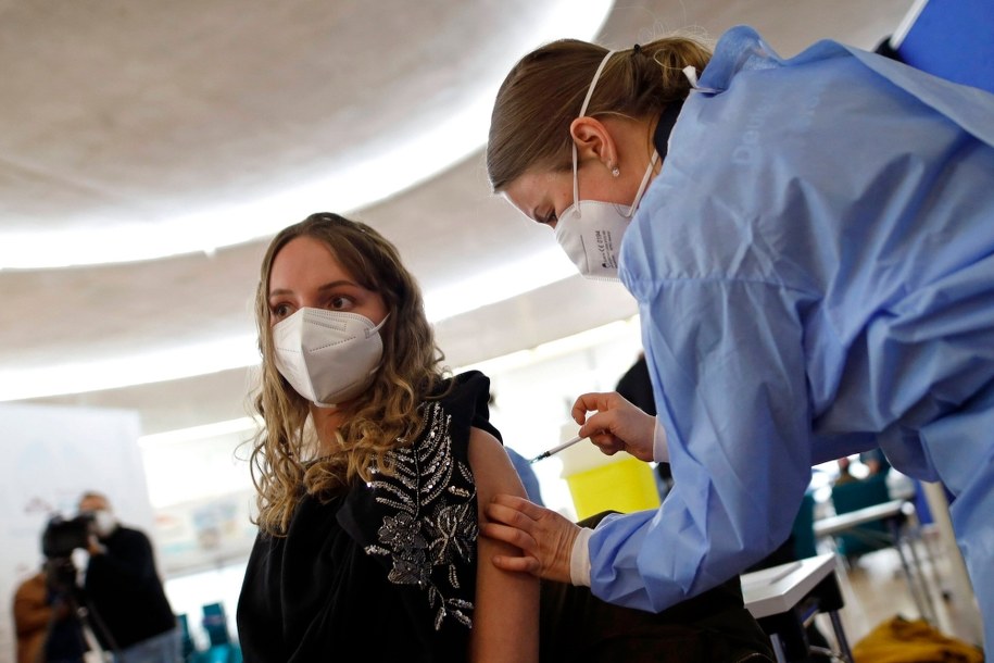 Wybrałeś preparat Johnson & Johnson? Twoje szczepienie może się opóźnić