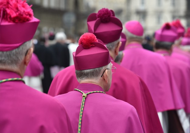 "Rz": Polscy biskupi wezwani do Watykanu w trybie pilnym