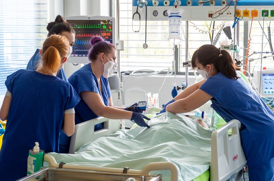 1 267 nowych zakażeń koronawirusem, zmarło 209 osób. Dane ministerstwa