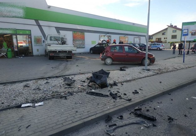 Zderzył się z samochodem, potrącił pieszego i uderzył w sklep. Policja zatrzymała pirata drogowego