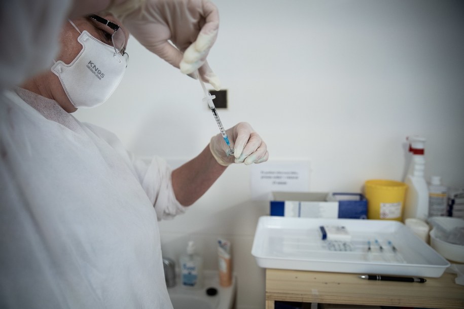 WHO: Przez nierówność w dostępie do szczepionek mamy dwutorową pandemię