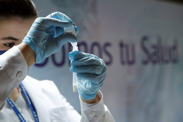 Drastyczny przyrost zakażeń koronawirusem w Hiszpanii. Część regionów zaostrza restrykcje