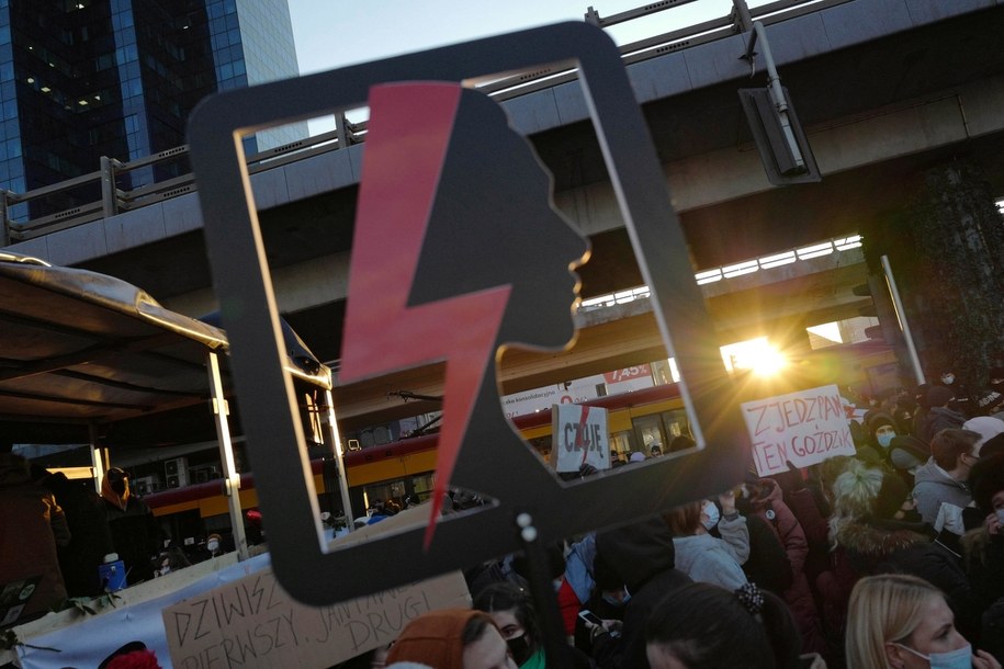 "Sprowadzenie niebezpieczeństwa dla życia i zdrowia wielu osób". Liderki Strajku Kobiet z zarzutami