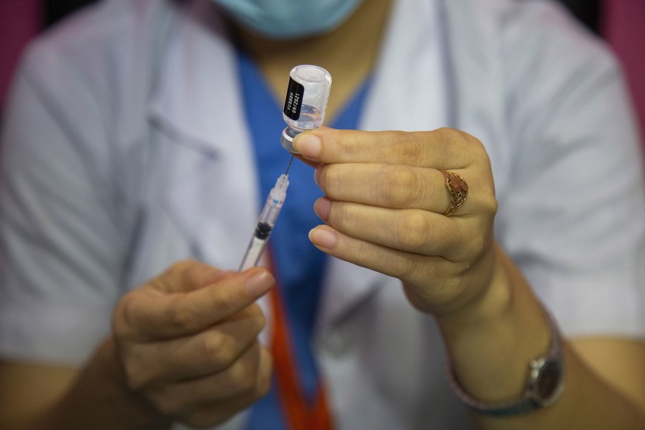 Po orędziu Macrona 2,5 mln zapisało się na szczepienia we Francji