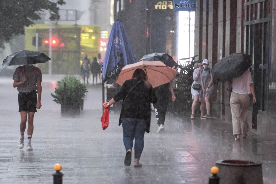 Kolejny burzowy dzień. IMGW wydało strzeżenia [SPRAWDŹ MAPĘ POGODOWĄ]