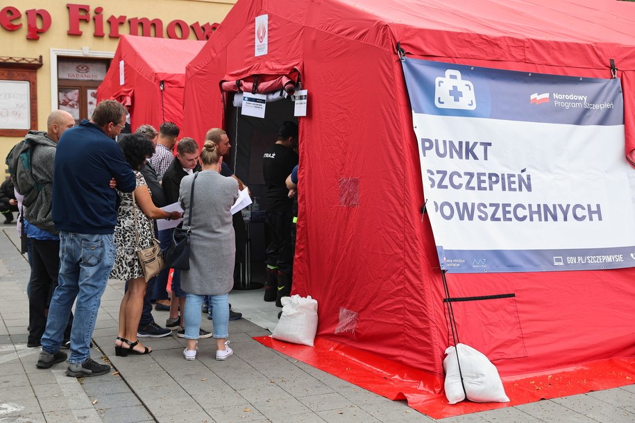 Podpalono punkt szczepień i budynek sanepidu. Policja szuka sprawcy