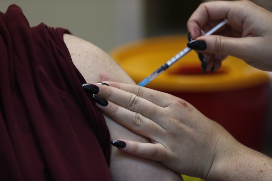 Lekarze alarmują ws. szczepienia młodzieży