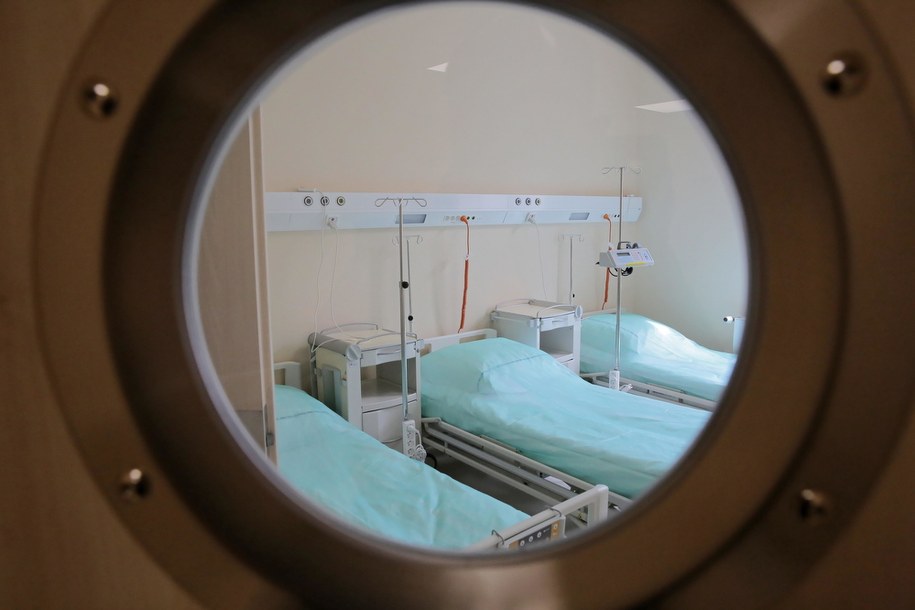 Rośnie liczba hospitalizacji z powodu Covid-19 [NOWE DANE O KORONAWIRUSIE]