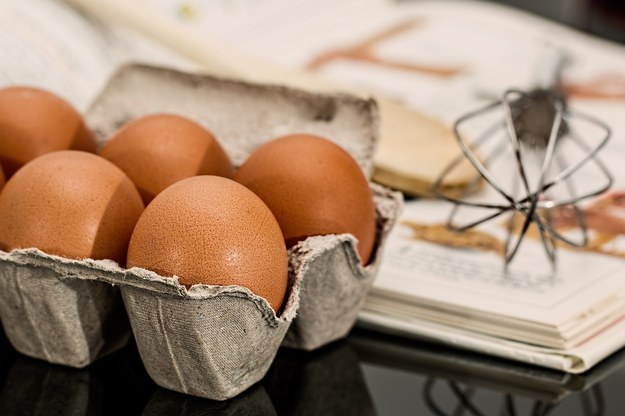 Salmonella na skorupkach jajek. Sanepid ostrzega