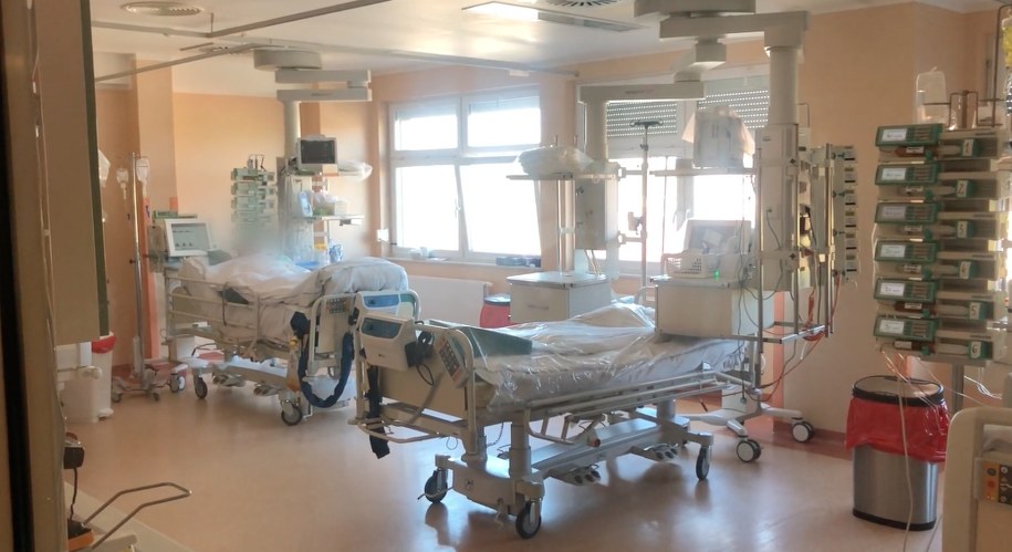 882 nowe przypadki zakażenia koronawirusem. "Mamy dalszy przyrost, ale nie tak dynamiczny"