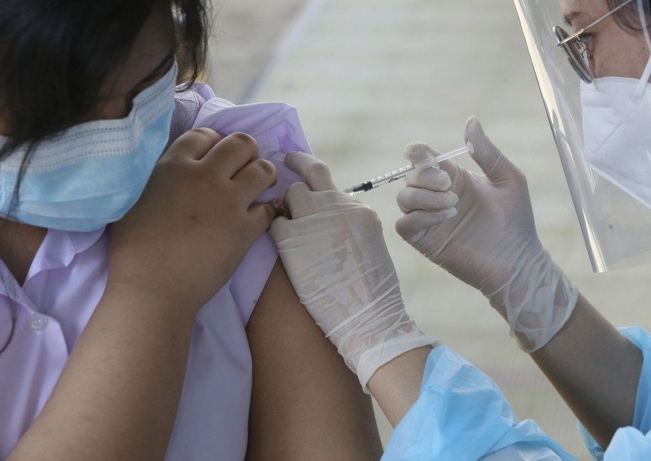 Trzecia dawka szczepionki łatwiej dostępna? Znamy plany Rady Medycznej