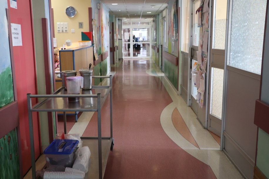 Dwa oddziały szczecińskiego szpitala zawieszone. Powód – więcej pacjentów z COVID-19