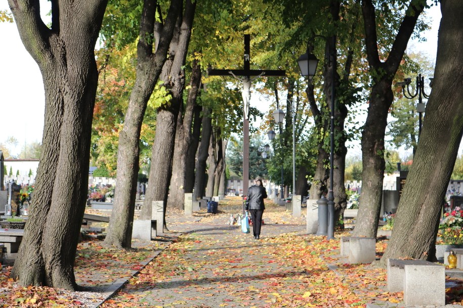 Podkarpackie: Jak dojedziemy na cmentarze we Wszystkich Świętych