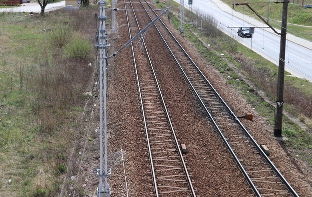 Nastolatek potrącony przez lokomotywę. Ubezpieczyciel wystawił matce chłopca rachunek