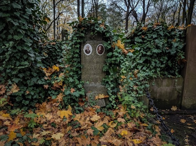 Savoir vivre na cmentarzu. O czym pamiętać, odwiedzając groby bliskich?