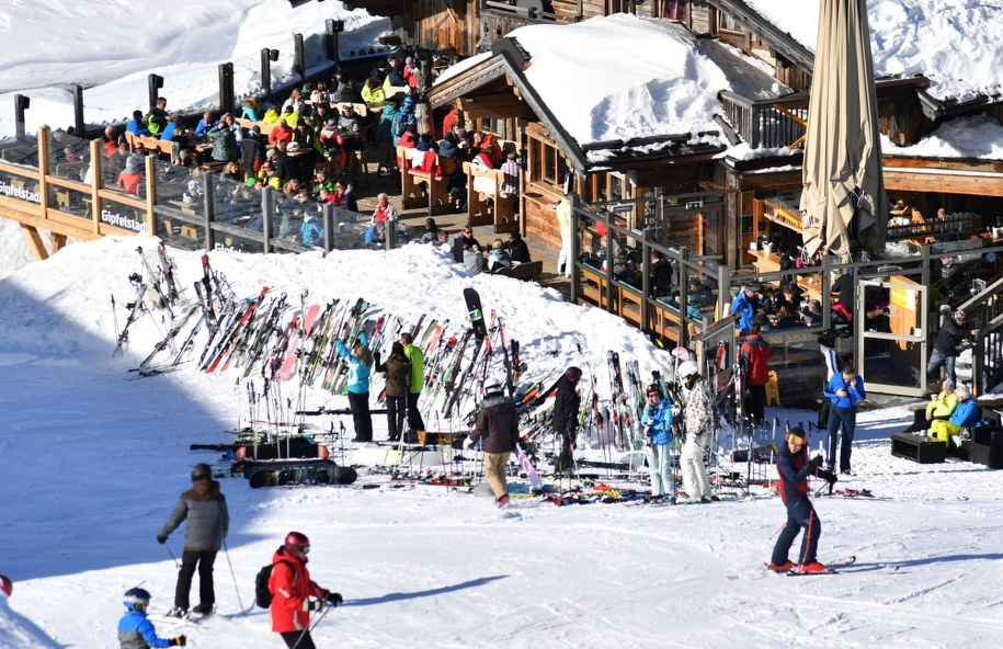 Narty w Niemczech, Austrii i Włoszech tylko z paszportem covidowym. Gdzie wystarczy maseczka?