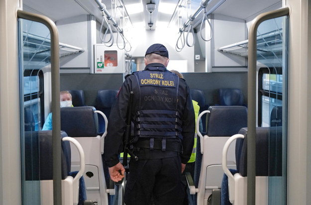 Awantura w pociągu Mewa. Pasażerowie zamknęli agresywnego 46-latka w toalecie