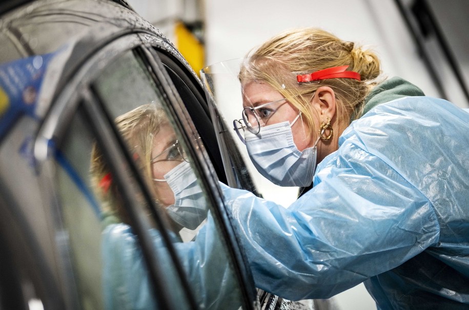 Dr Fauci: Kolejna fala nie ominie osób zaszczepionych