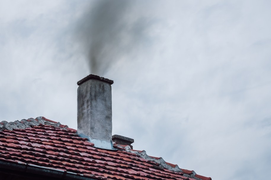 Czym palą w piecach wrocławianie? Sprawdzają to strażnicy miejscy