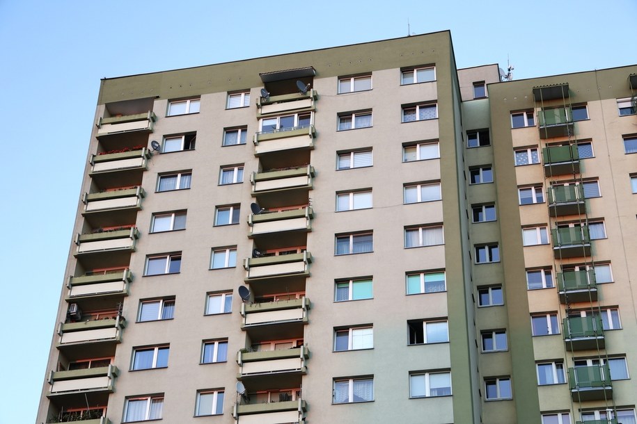 5-latek wypadł z okna i zmarł w szpitalu. Jest akt oskarżenia przeciwko matce