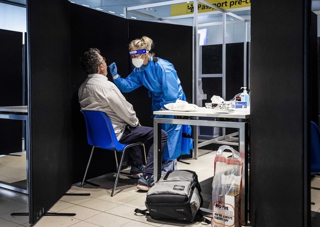 Pierwsze zakażenie wariantem Omikron w kontynentalnej części Francji