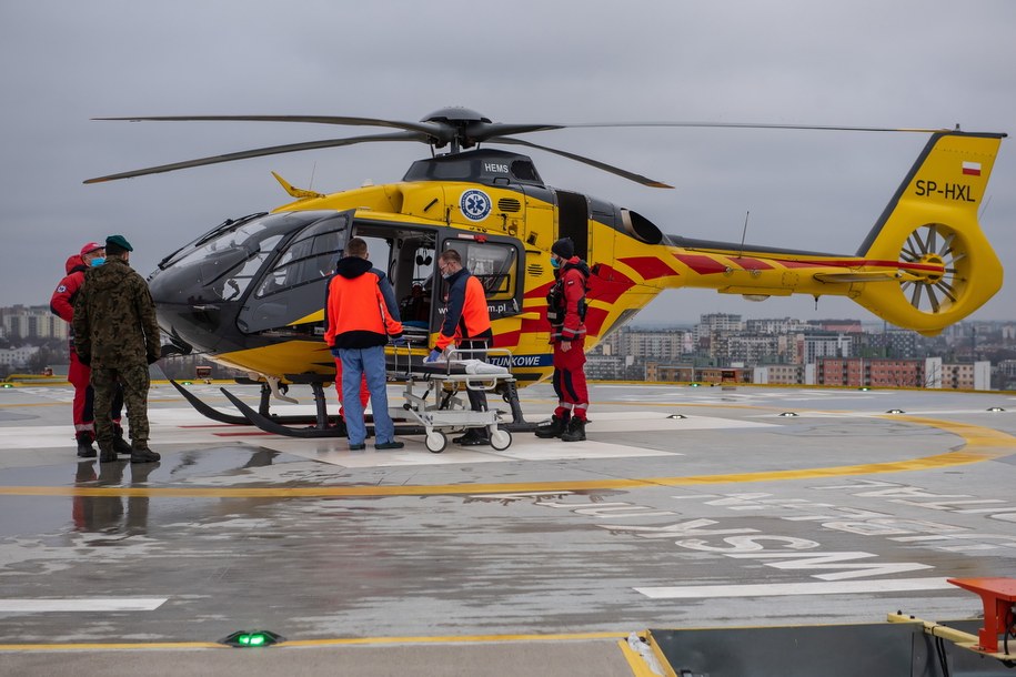 Kilkadziesiąt lotów LPR do pacjentów z Covid-19 dziennie. "Wiele osób kwalifikowanych do ECMO"