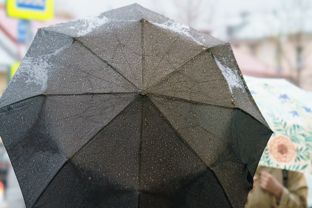 Deszcz, deszcz ze śniegiem i śnieg. Sprawdź prognozę na niedzielę