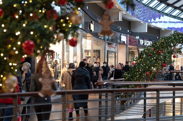 Świąteczne zakupy większe niż przed rokiem. "Polacy ruszyli do galerii handlowych"