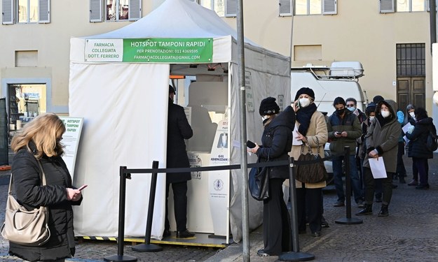 Włochy: Liczba zakażeń Omikronem wzrosła sto razy