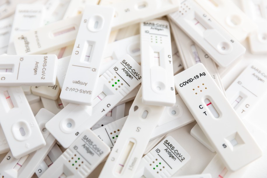 FDA: testy antygenowe mniej wrażliwe na wariant Omikron
