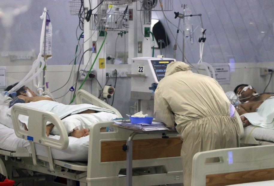 Wlk. Brytania: Zatwierdzono do użytku doustny lek na Covid-19