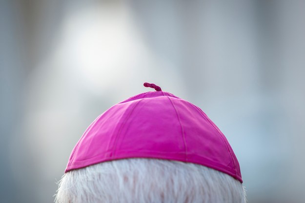 Sąd uniewinnił biskupa oskarżonego o gwałty na zakonnicy