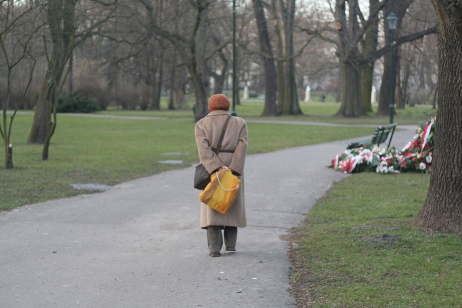 Seniorka nie przekazała oszustom pieniędzy, bo przypadkowo rozłączyła połączenie