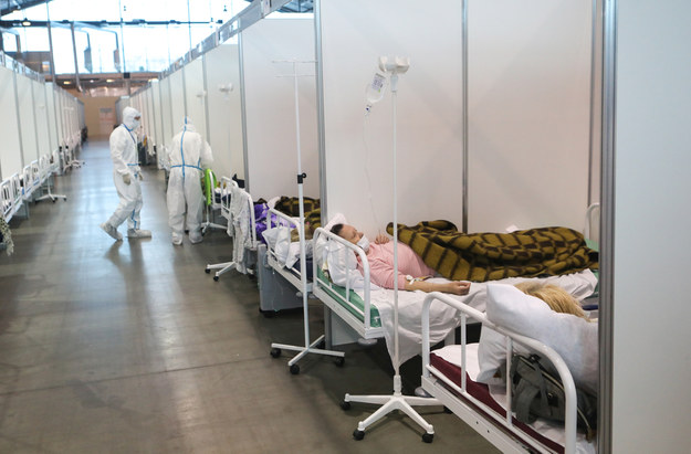 25 osób zmarło, ponad 13 tys. nowych zakażeń koronawirusem w Polsce
