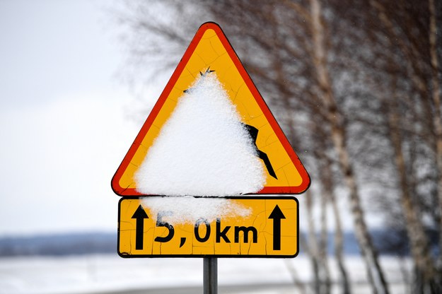 Atak zimy na Śląsku. Trudne warunki na drogach