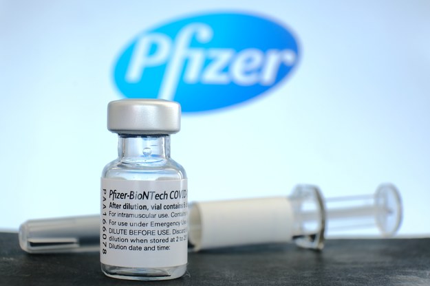 Polska wypowiedziała kontrakt na szczepionki Pfizera
