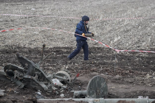 Kolejny zbiorowy grób w Mariupolu. Rosjanie chcą korytarza do Naddniestrza [RELACJA 22.04.2022 r.]