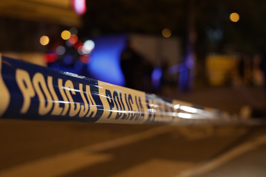 ​Nocny pościg w Jabłonce. Pijany kierowca wjechał w słup i ogrodzenie