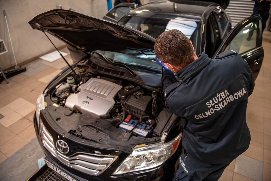 Celnicy zamieszani w przemyt papierosów i paliw z Rosji na przejściu w Bezledach